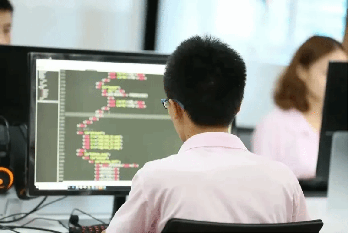 信息技術(shù)學院 培養(yǎng)未來信息技術(shù)開發(fā)人才的搖籃